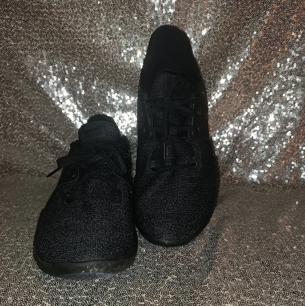 Black Nike shoe